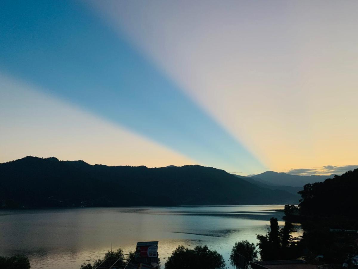 Hotel October Inn Pokhara Exterior foto