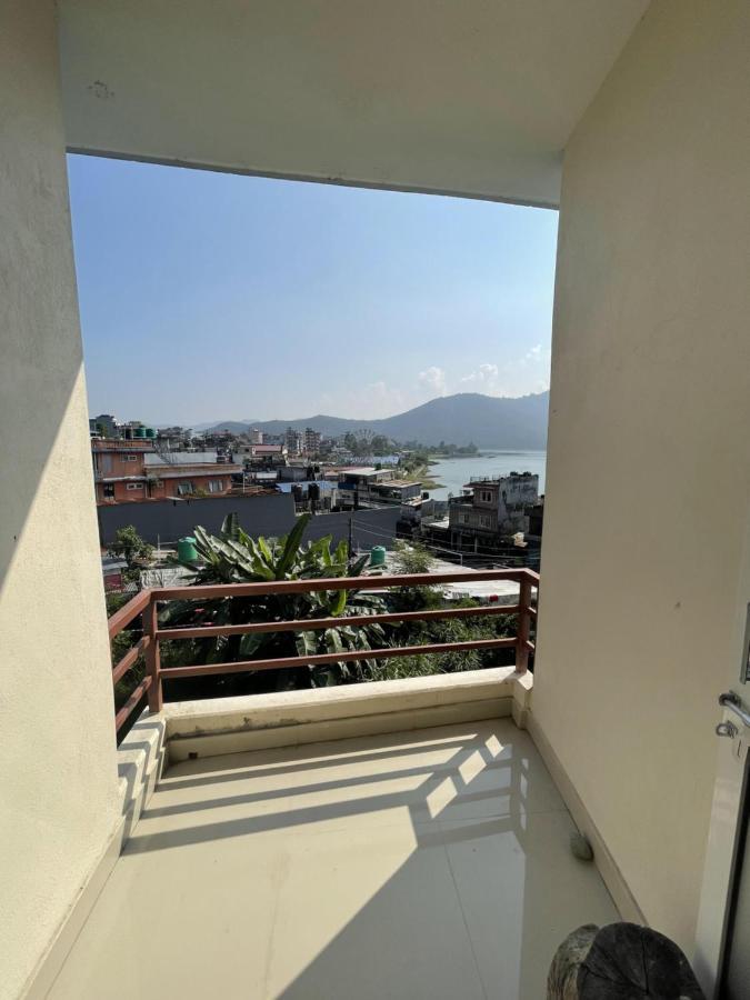 Hotel October Inn Pokhara Exterior foto