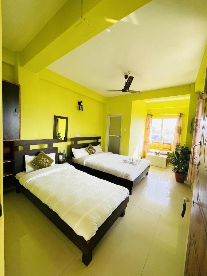 Hotel October Inn Pokhara Exterior foto